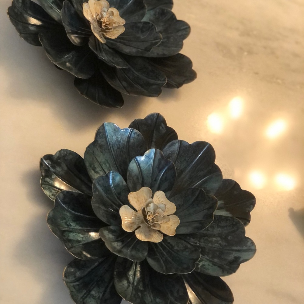 Flower wall decor